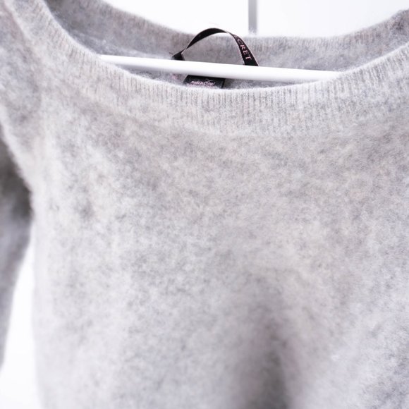 VICTORIA'S SECRET Women's Gray Wool Sweater - Picture 7 of 9